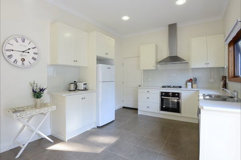 A Seascape Retreat - Redcliffe Tourism 8